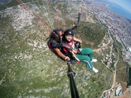 Bedensel engelli sporcular paraşütle tarihi ve turistik yerleri gezdi