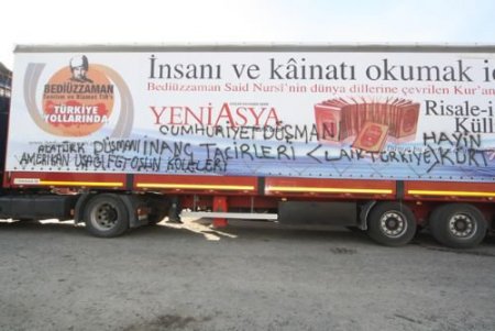 Bediüzzaman Tır'ına Sprey Boyalı Saldırı