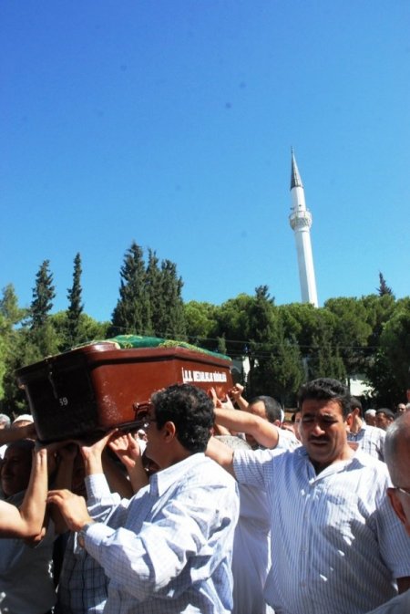 Bediüzzaman'ın talebesi Mustafa Birlik'i binler uğurladı