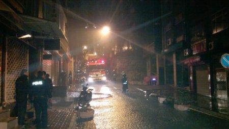 Bekar Evinde Çıkan Yangın Paniğe Sebep Oldu