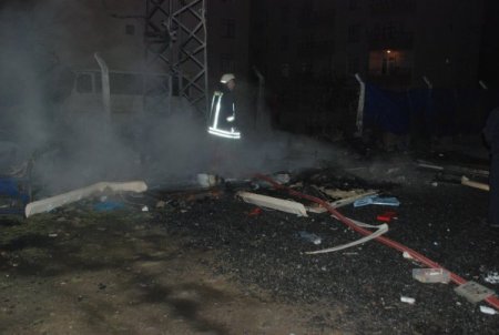 Bekçi Kulübesinde Tüp Patladı:1 Ağır Yaralı
