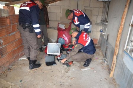 Bekçilik için başvurduğu çiftliği soydu