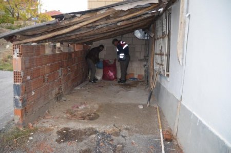 Bekçilik için başvurduğu çiftliği soydu