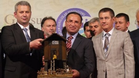 Bekir Bozdağ: Giresun’a dünyada nadir bulunan havalimanı yapılacak