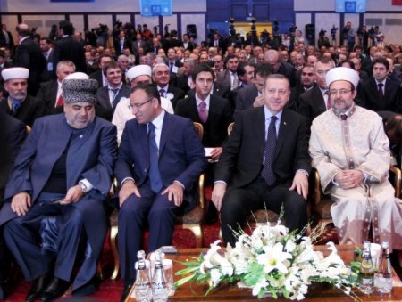 Bekir Bozdağ: İslam ile terörü yan yana koymak en büyük iftiradır