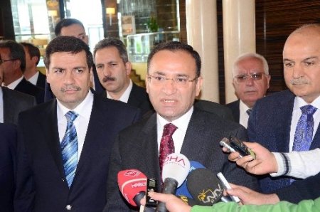 Bekir Bozdağ: Parti meclisi, Kılıçdaroğlu’na yurt dışı yasağı getirsin