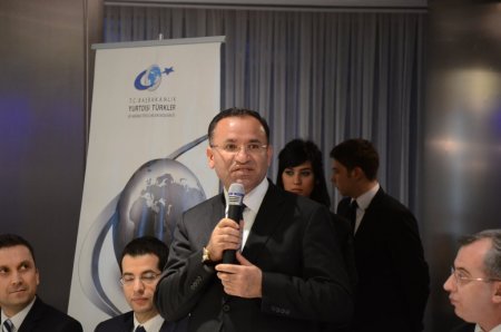 Bekir Bozdağ: Size sövenlere oy vermeyin