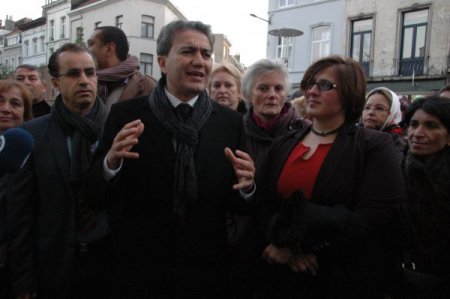 Belçika’da bir ilk: Türk asıllı Emir Kır, Brüksel’de belediye başkanı