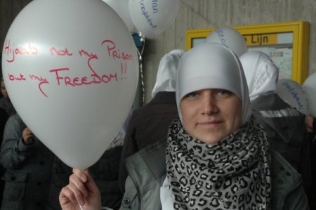 Belçika’da ‘hepimiz Başörtülüyüz’ Yürüyüşü