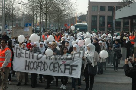 Belçika’da ‘hepimiz Başörtülüyüz’ Yürüyüşü