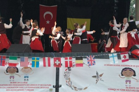 Belçika’da Yağmur Altında Türk Festival Coşkusu