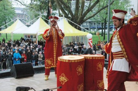 Belçika’da Yağmur Altında Türk Festival Coşkusu