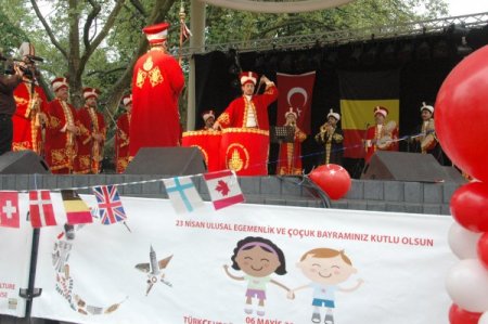 Belçika’da Yağmur Altında Türk Festival Coşkusu