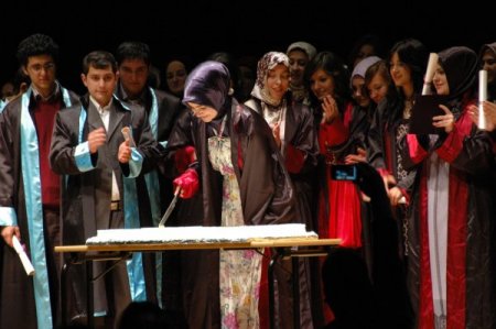 Belçika’daki Lucerna Koleji’nde Mezuniyet Coşkusu