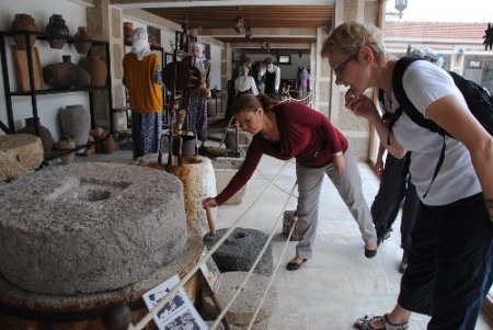 Belçikalı folklorcu Denoz: Kültür, ülkeler arası dostluk köprüsü kurduruyor