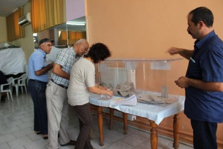 Beldelerinin kapatılmaması için sandığa gittiler