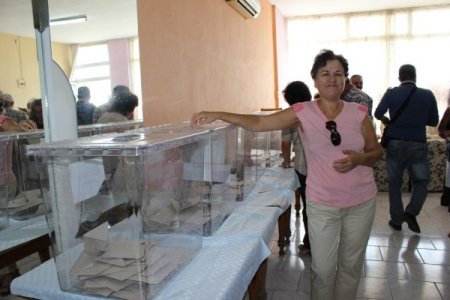 Beldelerinin kapatılmaması için sandığa gittiler