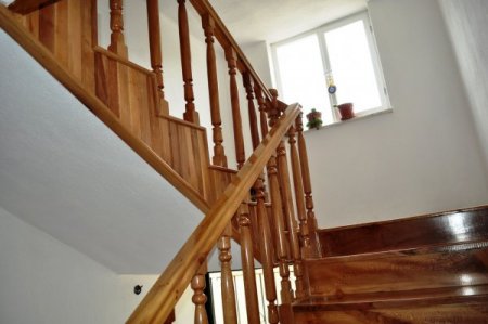 Belden aşağısı felç olan Hüseyin usta, hızarcılıkla geçimini sağlıyor