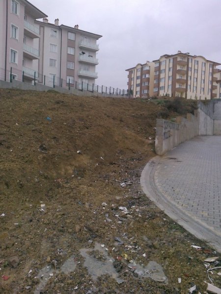 Belediye, 50 Metrelik Yolu 1 Yıldır Açamadı