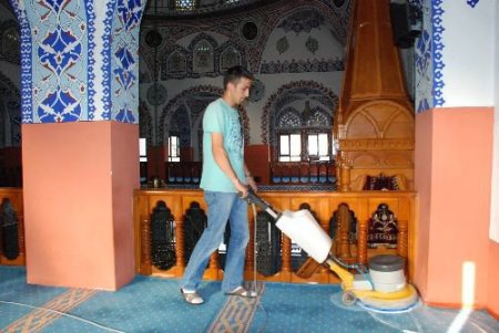 Belediye, Camileri Ramazan'a Hazırlıyor