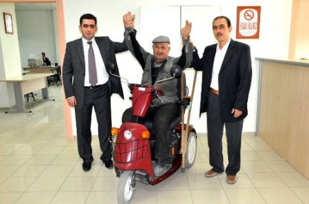 Belediye, Engelli Vatandaşa Akülü Araç Hediye Etti