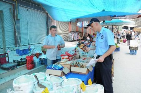 Belediye, Güvenli Ve Sağlıklı Alışveriş İçin Pazarlardaki Denetimi Sıkı Tutuyor