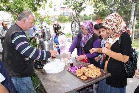 Belediye, kandil simidi dağıttı