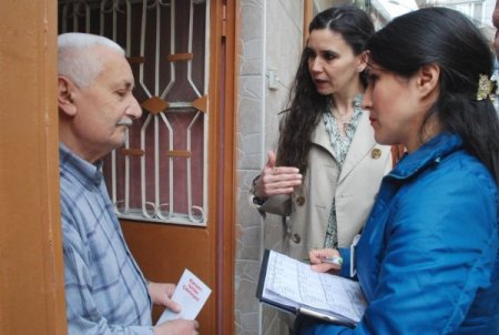 Belediye, Ücretsiz Vatandaşı Evinden Alıp Tedavi Ediyor, Yine Evine Bırakıyor