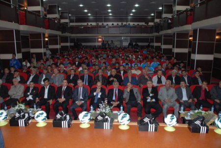 Belediye Amatör Spor Kulüpleri'ne malzeme yardımında bulundu