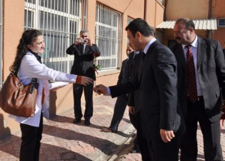 Belediye Başkanı, Mezun Olduğu Okulu Ziyaret Edip Öğretmenler Gününü Kutladı