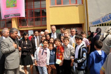 Belediye Başkanı Akgül, Öğrencilerin Coşkusuna Ortak Oldu