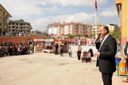 Belediye Başkanı Akgül, Öğrencilerin Coşkusuna Ortak Oldu