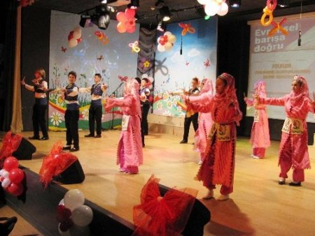 Belediye Başkanı Çelik, Türkiye Olimpiyatları'nın Arnavutluk finalini izledi