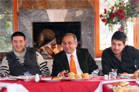 Belediye Başkanı Üras, Asker Adaylarına Evinde Kahvaltı Verdi