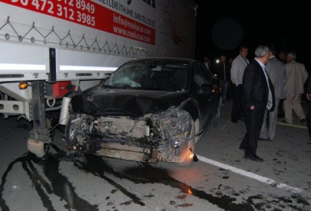 Belediye başkanı ve 3 kişi kazada yaralandı