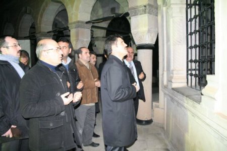 Belediye başkanı ve meclis üyeleri mezarlıkta dua ederek yeni yıla girdi