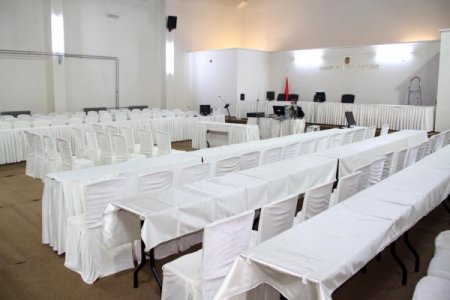 Belediye başkanlarına, düğün salonu gibi duruşma salonu