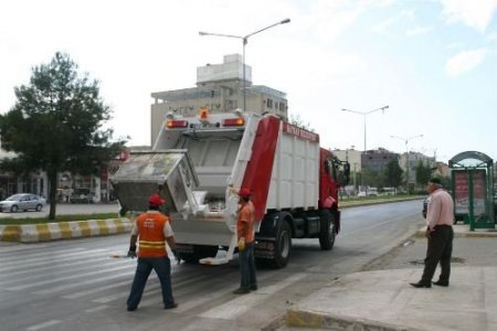 Belediye Dar Sokaklar İçin İki Çöp Toplama Aracı Aldı