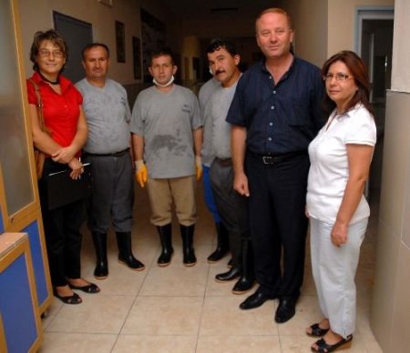 Belediye Ekipleri, Okullara Temizliğe Gidiyor