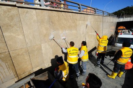 Belediye ekipleri Başkent'te cadde ve bulvar temizliklerini sürdürüyor