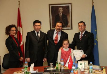 Belediye Halk Ekmek Fabrikası Başarılı Öğrencileri Ödüllendirdi