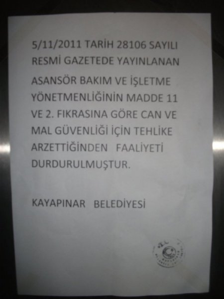Belediye hastanenin 19 asansörünü mühürledi, yüzlerce kişi iki asansöre kaldı