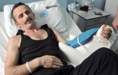 Belediye işçisinin kopan eli yerine dikildi