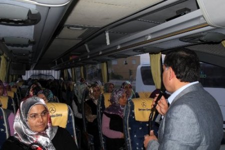 Belediye Kur'an kursu öğrencilerini geziye gönderdi