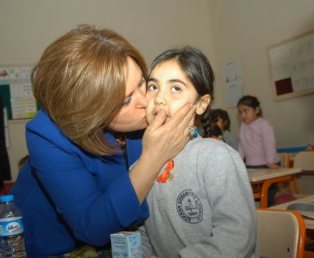 Belediye Meclis Üyesi Polat'tan ilköğretim öğrencilerine bilgisayar