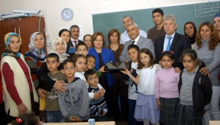 Belediye Meclis Üyesi Polat'tan ilköğretim öğrencilerine bilgisayar