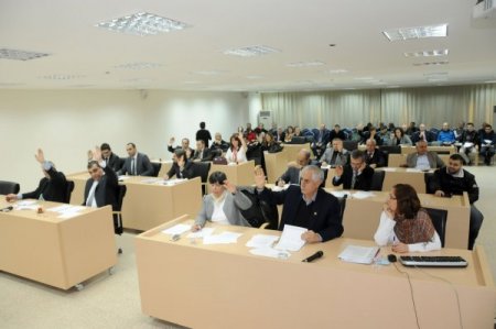 Belediye Meclisi’nde Türkan Saylan krizi