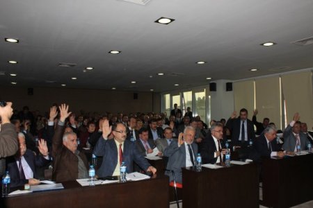 Belediye meclisinin ‘imar değişikliği’ maddeleri komisyona iade edildi