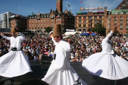 Belediye Meydanı Doldu Taştı, Anadolu Rüzgarı Kopenhag’ı Salladı