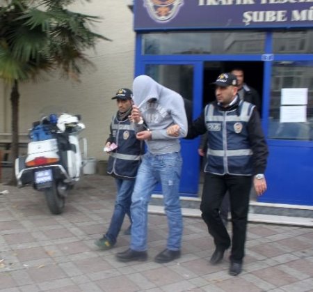 Belediye Otobüslerinden Mazot Çalan Hırsızlardan 1'i Yakalandı